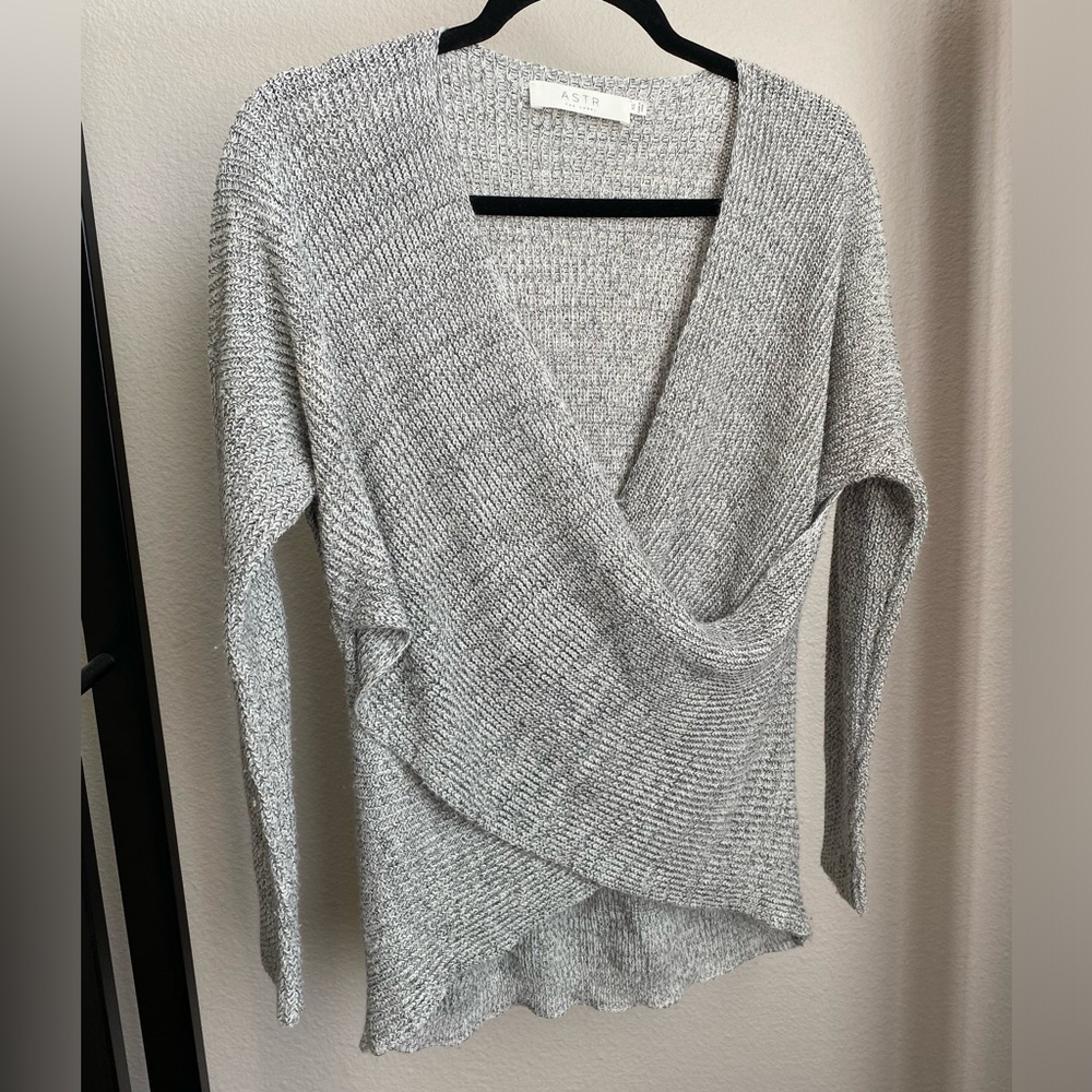ASTR The Label Gray Sweater‎ Size Extra Small Knit Cross Front